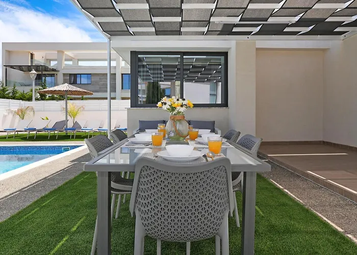 Violeta - 3bed Large Pool Villa Protaras